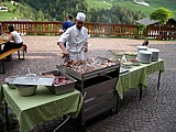 Steineggerhof, Steinegg Dolomiten. Da grilliert der Chef persnlich.